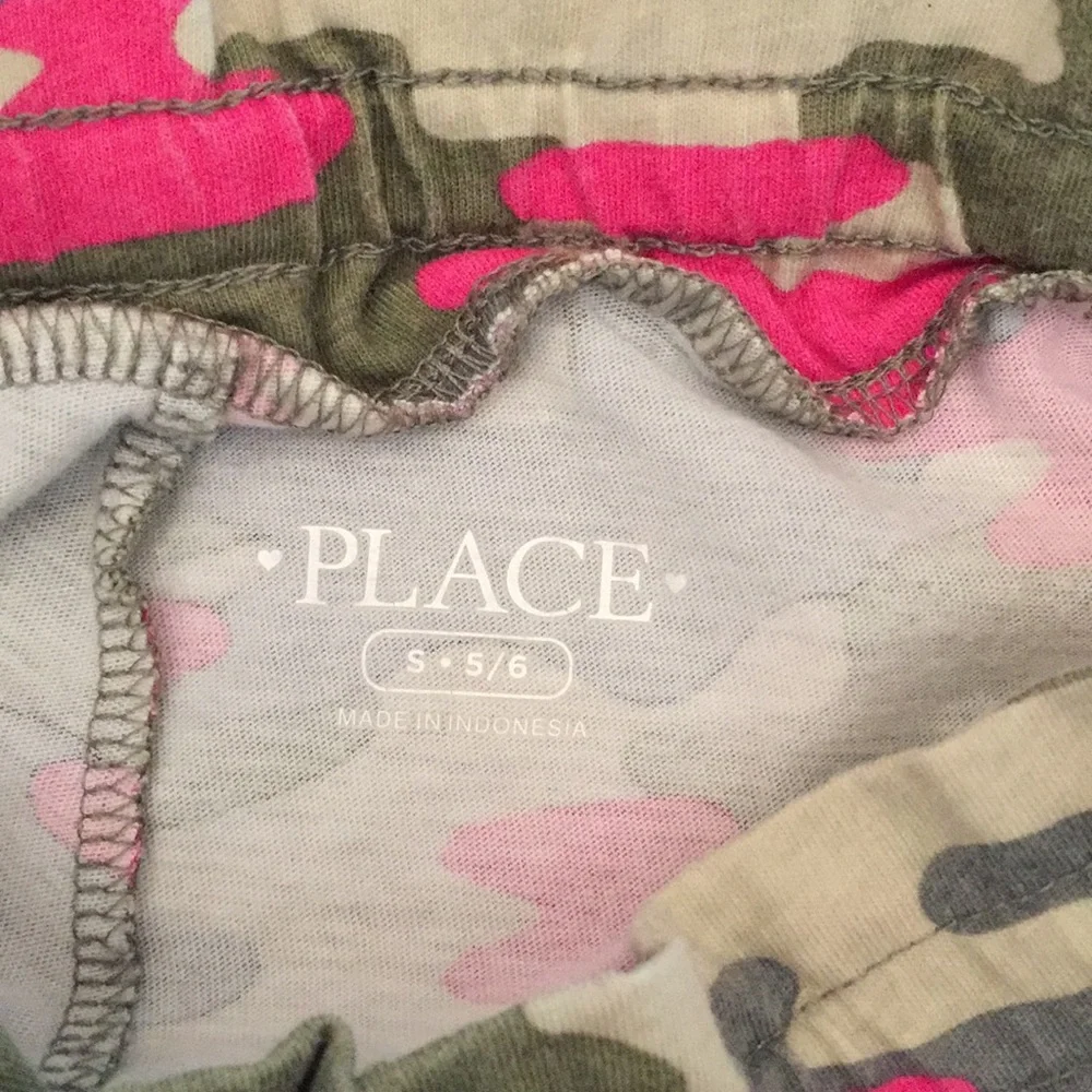 The Children’s place shorts pink and green camo size‎ small 5/6